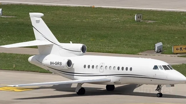 Falcon 900B