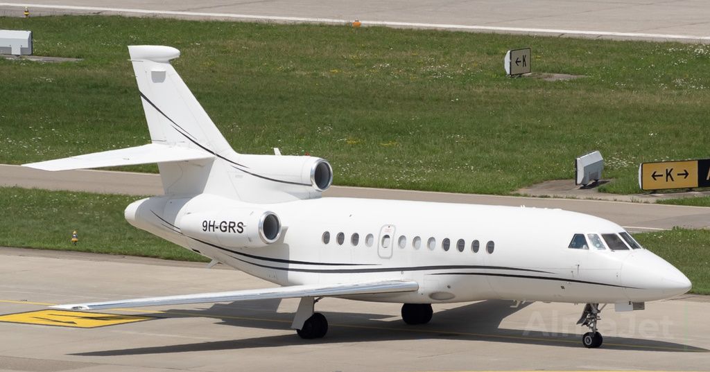 Falcon 900B