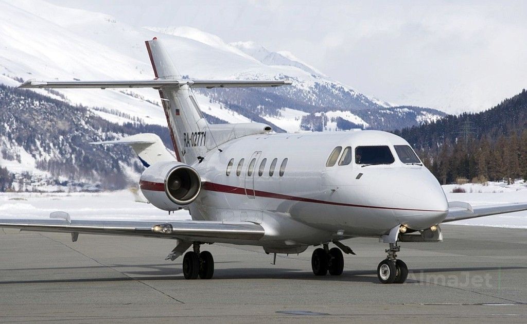 Hawker 700